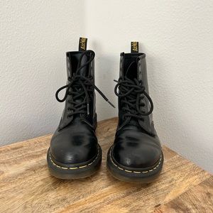 DR. MARTENS 1460 WOMEN'S SMOOTH LEATHER LACE UP BOOTS